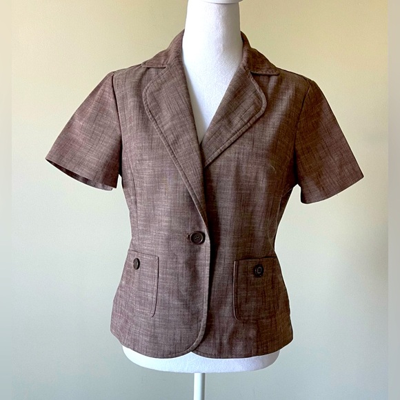 Harve Benard Jackets & Blazers - EUC Harve Benard Brown Shortsleeve Back Lined Blazer with Front Buttoned Pockets